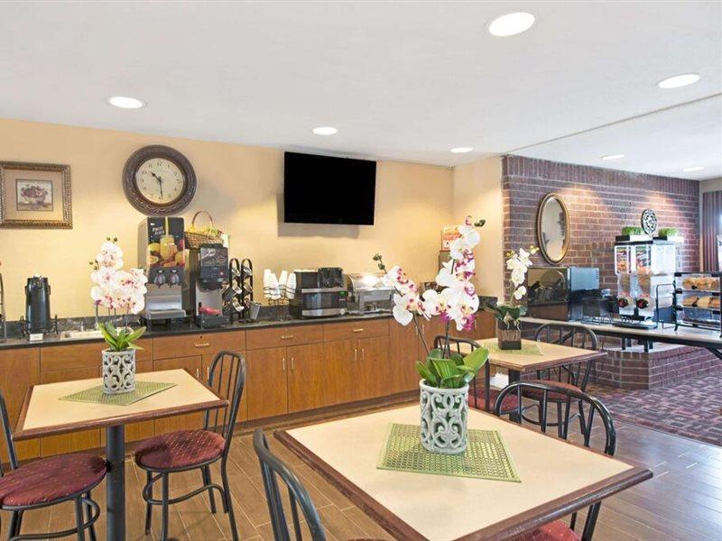 Super 8 By Wyndham San Antonio Downtown Ne Hotel Ngoại thất bức ảnh