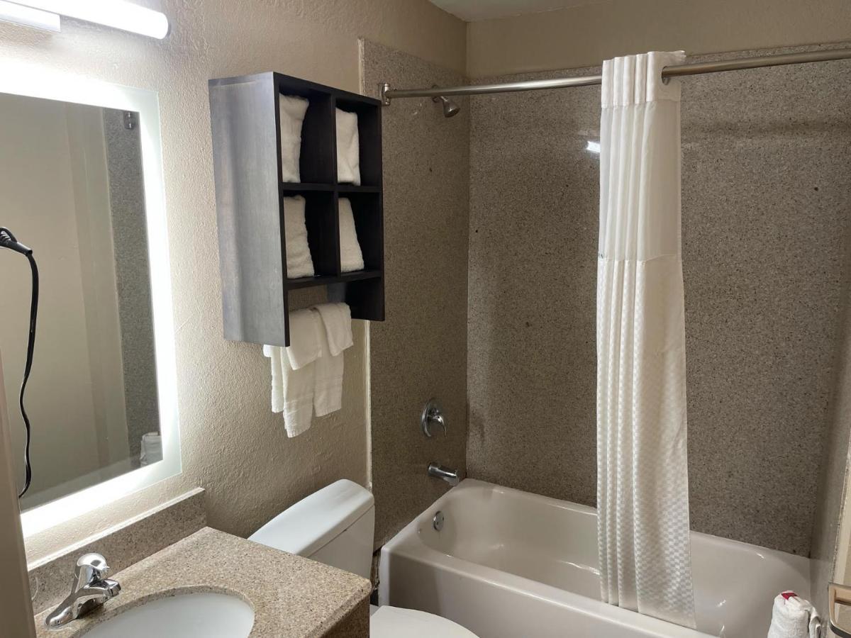 Super 8 By Wyndham San Antonio Downtown Ne Hotel Ngoại thất bức ảnh