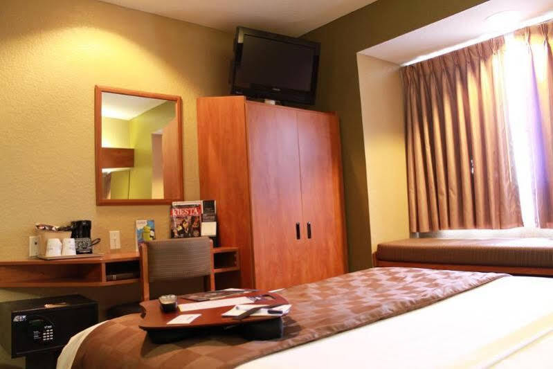 Super 8 By Wyndham San Antonio Downtown Ne Hotel Ngoại thất bức ảnh